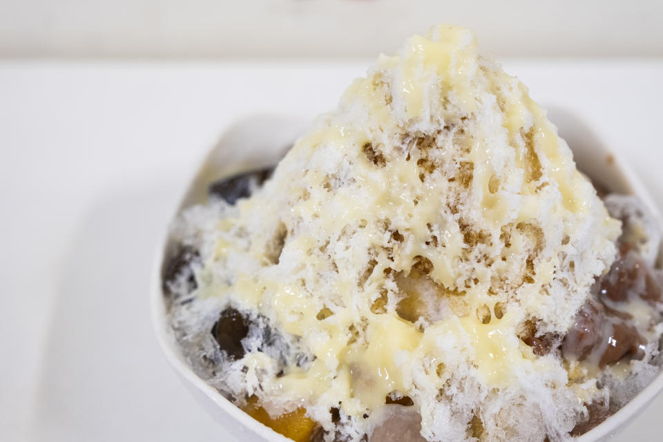 雪花冰的糖分和熱量驚人，少吃有益健康。（圖／Getty Images）