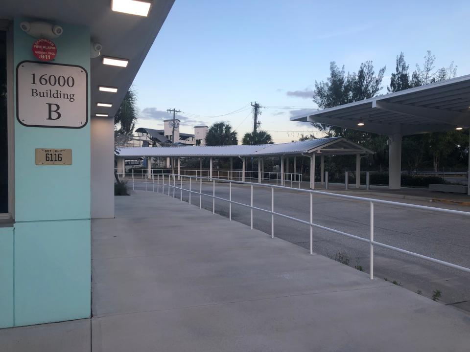 Boarding B area at Golden Glades station