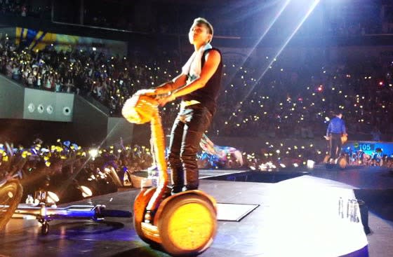 Big Bang leader G-Dragon rocks the Segway at the Big Bang Alive Galaxy Tour in Manila on Oct. 24 at the Mall of Asia Arena. (Photo by Erikson Tan)