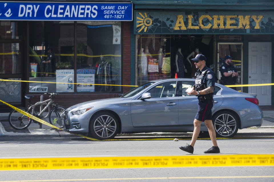 Gunman opens fire on Toronto street, injuring over a dozen people