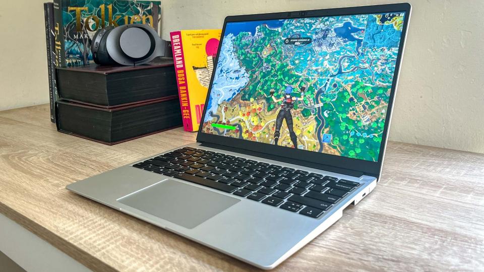 Framework Laptop 13 (2023) review unit running Fortnite