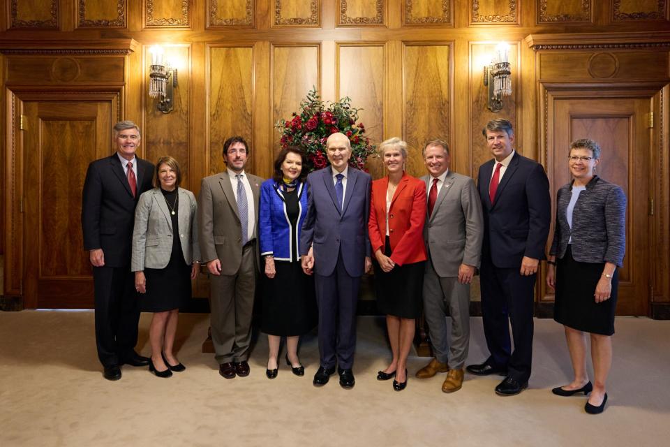 President Russell M. Nelson, center, poses with his wife, Sister Wendy Nelson and University of Utah officials on Aug. 30, 2023.