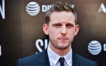 <p>Zur Erinnerung: So sieht Jamie Bell eigentlich aus. Zur Premiere von "Skin" ließ er die Haare wieder wachsen und die Tattoos waren auch wieder verschwunden. Ein netter Typ, mit dem sicher viele Leute gerne essen gehen würden. (Bild: FilmMagic/Rodin Eckenroth/Getty Images)</p> 