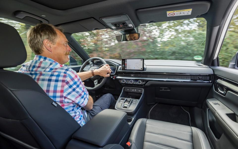 Andrew English test drives the Honda CR-V