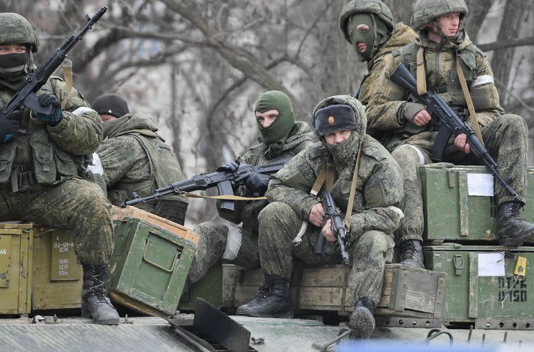 Militares rusos en Armyansk, en la parte norte de Crimea, a principios de febrero. (Agencia Sputnik)