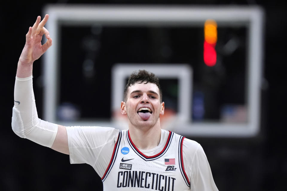 Donovan Clingan, UConn power back into Final Four behind 30-0 run in 77 ...