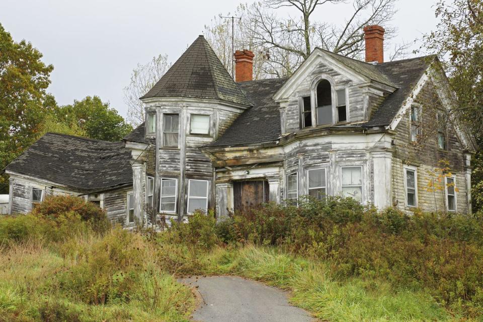 <p>In the '70s, Junior Chamber International (Jaycees) clubs became known for <span class="redactor-invisible-space">encouraging members to stage haunted houses in abandoned buildings as a way to raise money. In 1975, Jaycees </span><a href="http://www.americahaunts.com/ah/2014/03/the-history-of-haunted-houses/" rel="nofollow noopener" target="_blank" data-ylk="slk:Jim Gould and Tom Hilligoss;elm:context_link;itc:0;sec:content-canvas" class="link ">Jim Gould and Tom Hilligoss</a><span class="redactor-invisible-space"> of the Bloomington, Illinois, chapter, wrote a book about how to create a haunted house, making them the world's first haunted house staging experts.</span></p>