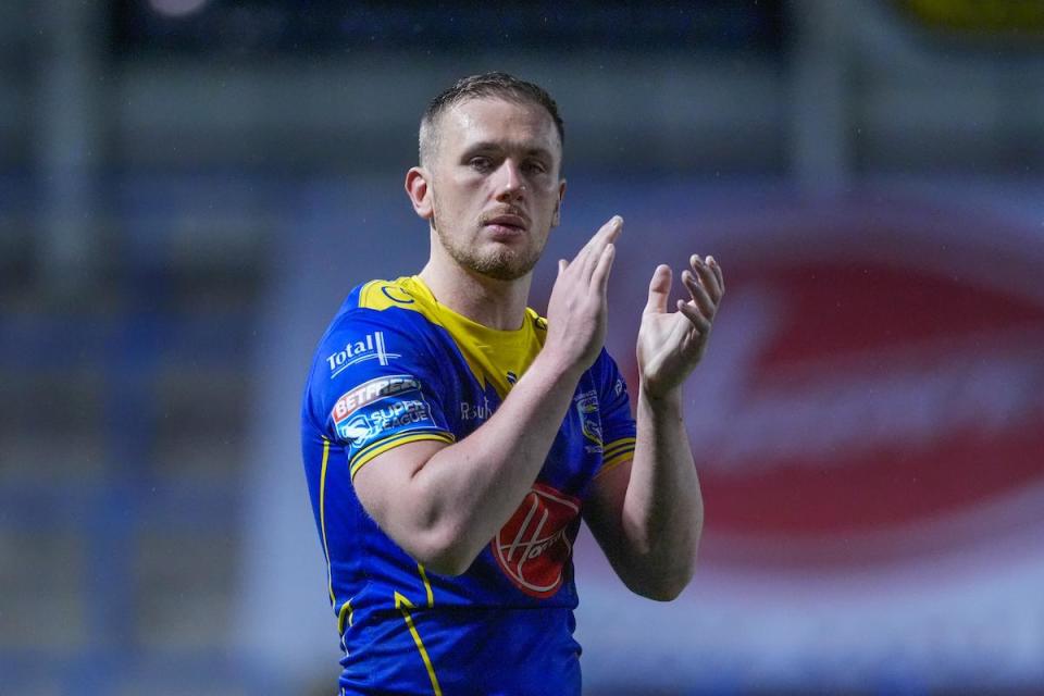 Ben Currie applauds the Wire fans following the win over Hull KR <i>(Image: SWPix.com)</i>