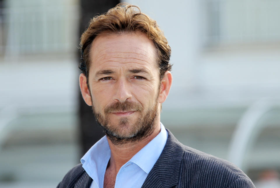 Luke Perry poses during the TV series photocall <i>Goodnight for Justice</i> on Oct. 5, 2010 in Cannes. (Photo: VALERY HACHE/AFP/Getty Images)