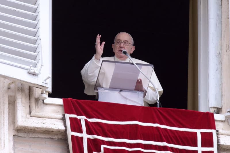 Pope Francis delivers "Regina Caeli" prayer in St. Peter's Square at the Vatican. Evandro Inetti/ZUMA Press Wire/dpa