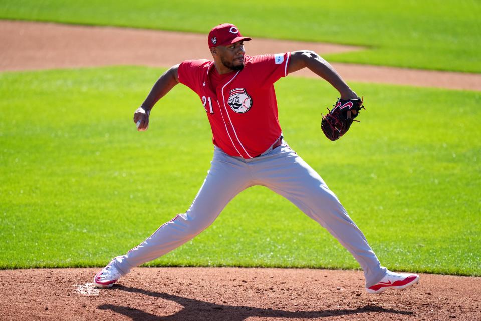 Cincinnati Reds starting pitcher Hunter Greene (21) delivers live batting practice during spring training workouts, Friday, Feb. 16, 2024, at the team’s spring training facility in Goodyear, Ariz.