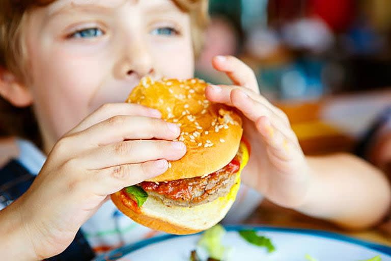 Se debe evitar que los niños menos de cinco años consuman carne picada para que no contraigan el SUH