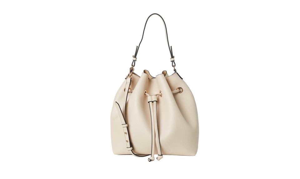 Vanilla white bucket bag (Photo: H&M)