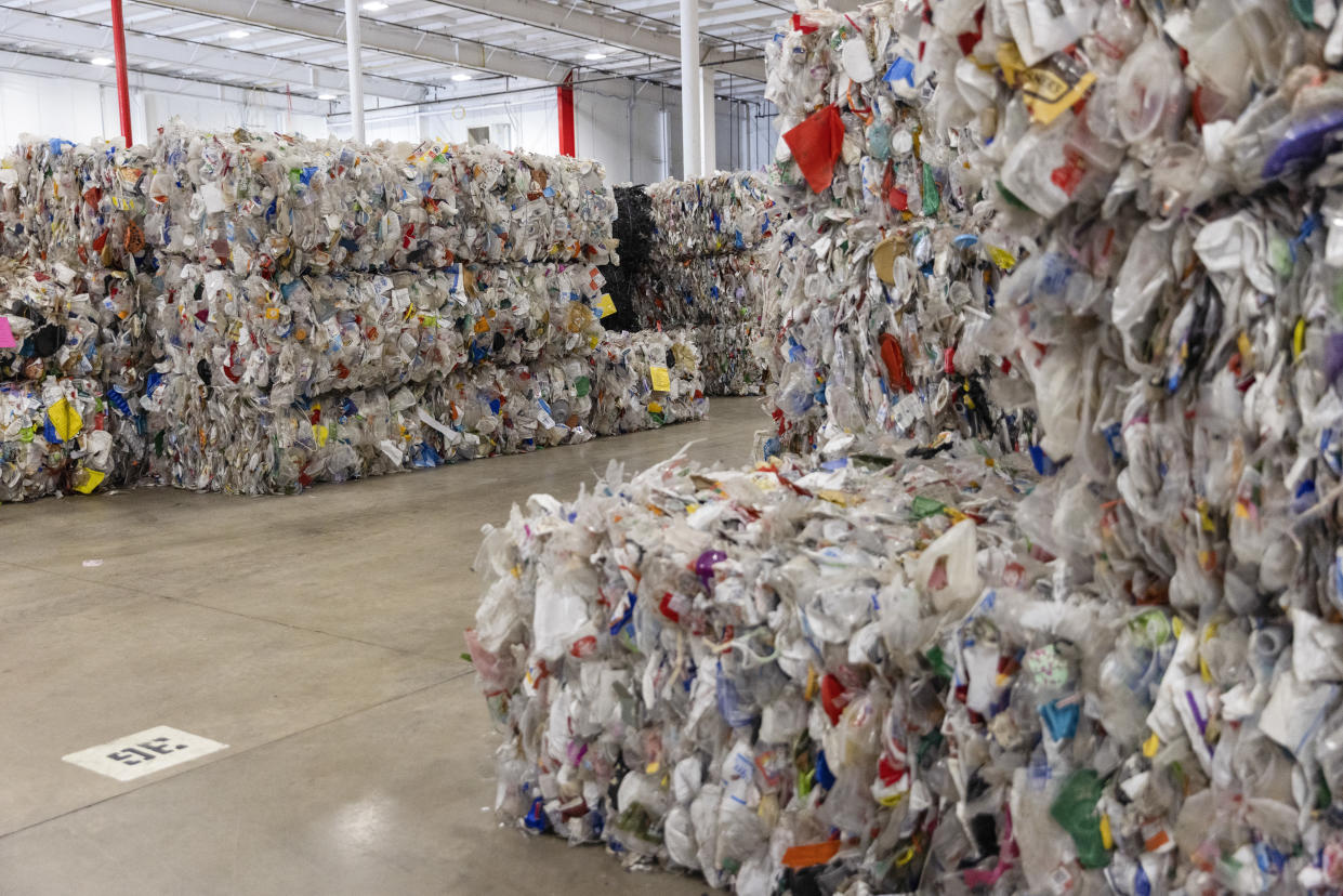 Pellets de polipropileno reciclado en una planta de PureCycle Technologies en Ironton, Ohio. (Maddie McGarvey/The New York Times)