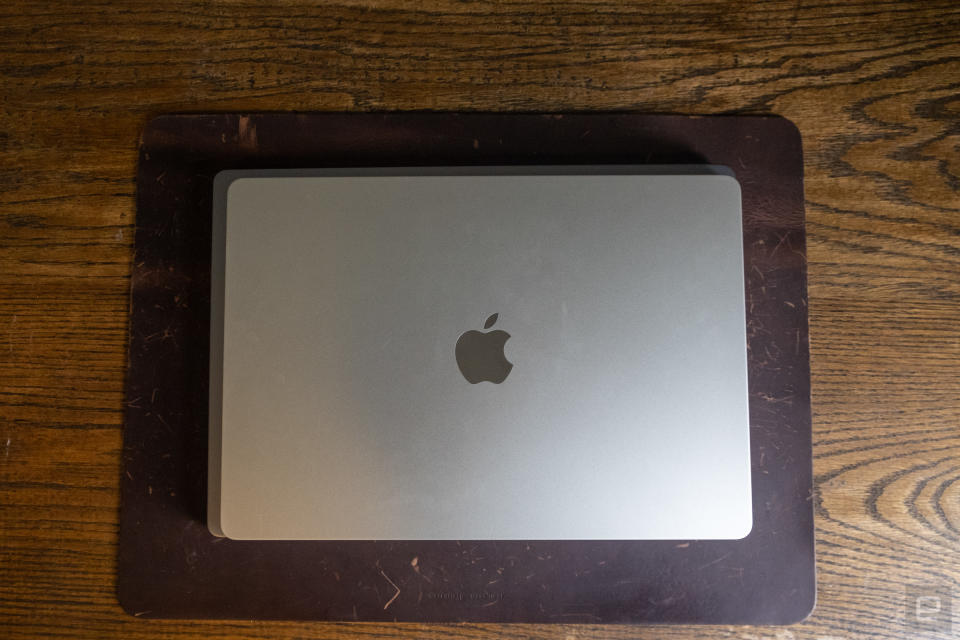 <p>Apple MacBook Air (15-inch, M2)</p>
