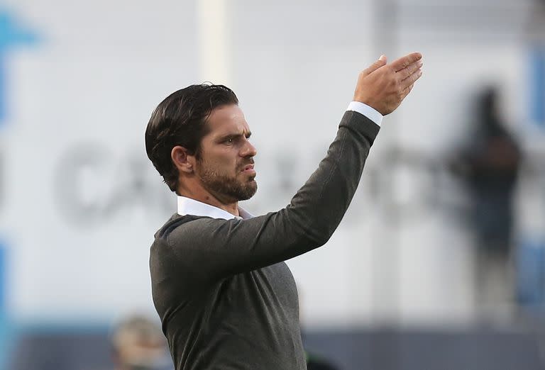 Fernando Gago es un entrenador ofensivo; ahora, se inclina por un cambio de rumbo ¿momentáneo?