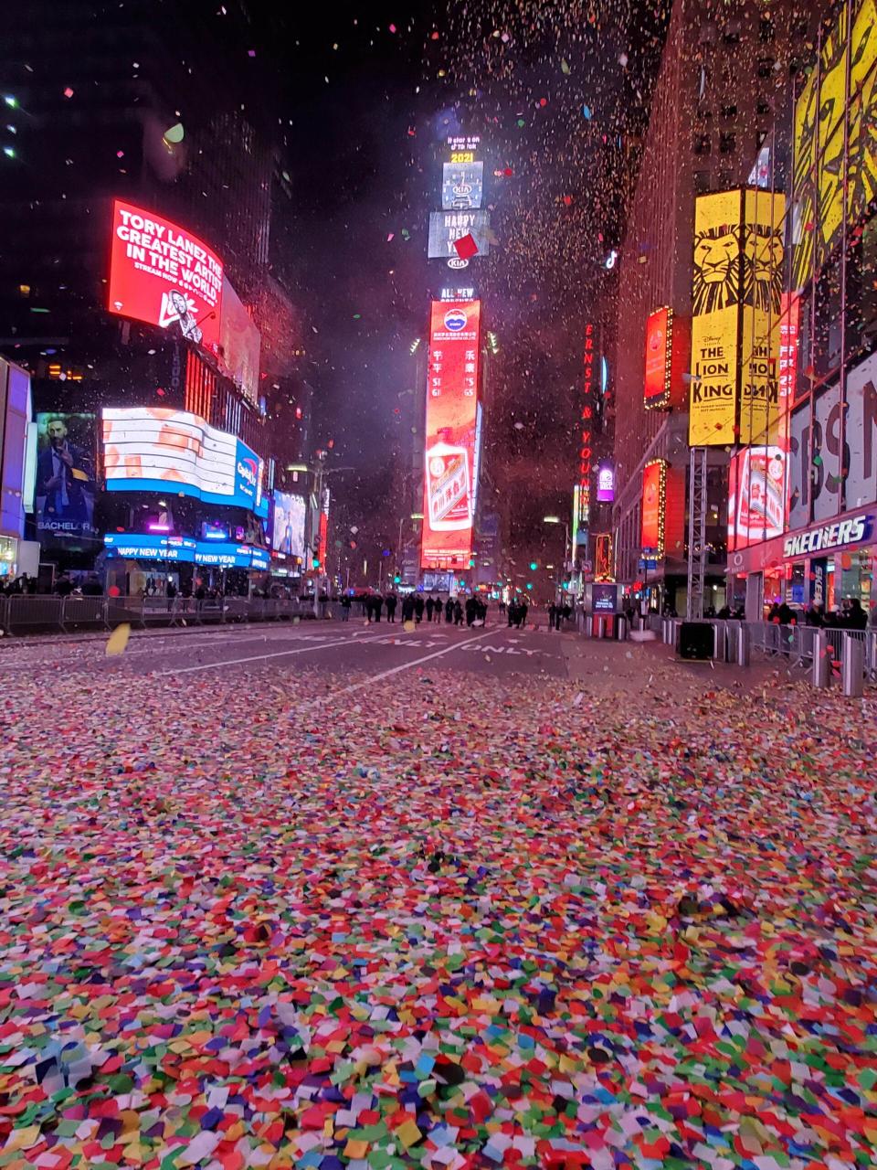 Times Square Visitors Share Their Bathroom Secret During NYE Party