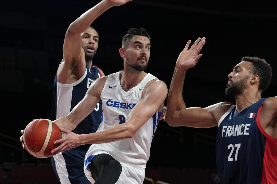 Czech Republic's Tomas Satoransky (8) drives between France's Nicolas Batum (5) and Rudy Gobert (27) during a men's basketball preliminary round game at the 2020 Summer Olympics in Saitama, Japan, Wednesday, July 28, 2021. (AP Photo/Eric Gay)