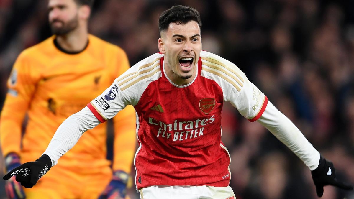 Arsenal 3-1 Liverpool: Gunners move within two points of Premier League leaders