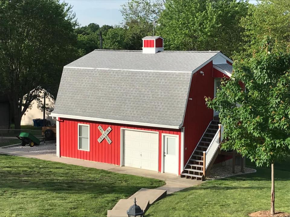 an Airbnb listing called Cozy Barndominium Loft in Quiet Neighborhood in St. Louis, Missouri