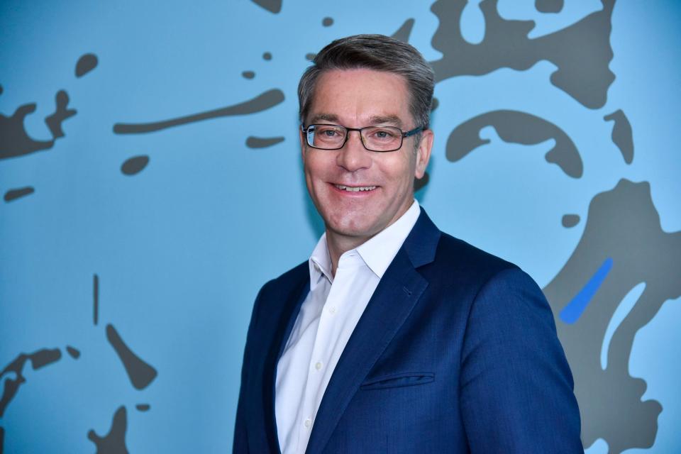 Alexander Birken ist Chef der Otto Group. Das Unternehmen setzt schon jetzt erfolgreich KI ein. - Copyright: picture alliance