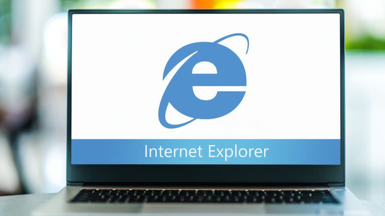 La primera versión de Internet Explorer nació en 1995 para acompañar a Windows 95; en 2015 la compañía reemplazó a ese navegador por Edge, que usa el mismo software que el Google Chrome