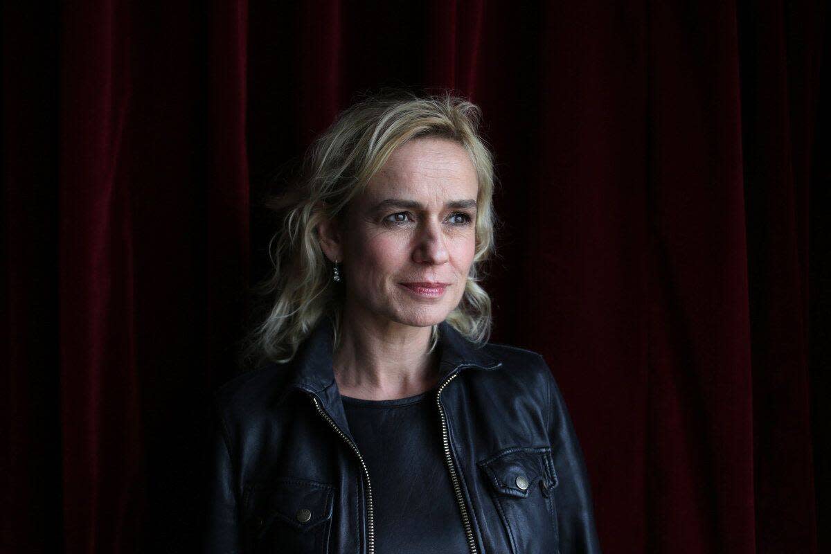 Sandrine Bonnaire avait porté plainte après la mort de sa mère en Ehpad, la justice a ouvert une enquête.