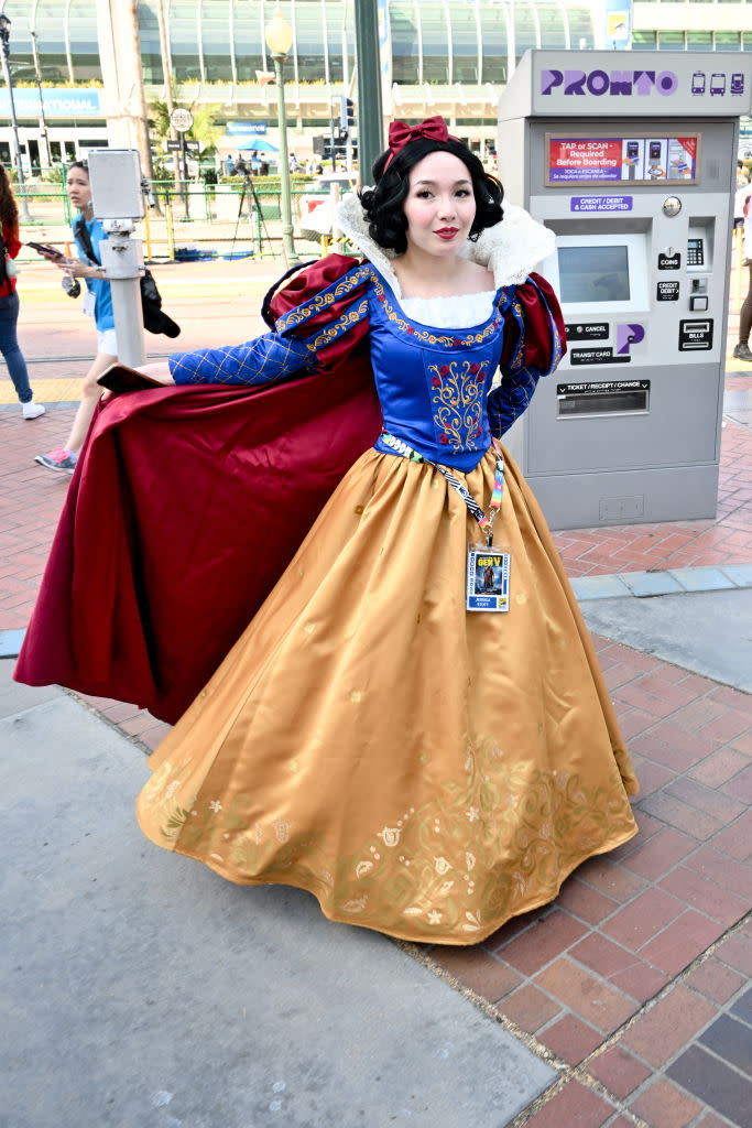 Snow White Cosplay