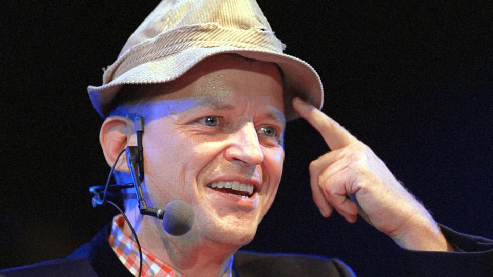 Kabarettist Franz-Markus Barwasser kritisiert das Berufsverbot für Kulturschaffende.