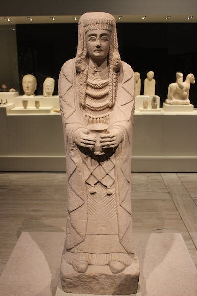 Gran Dama oferente del Cerro de los Santos. Madrid, Museo Arqueológico Nacional. <a href="https://commons.wikimedia.org/wiki/File:Cerro_de_los_Santos_Dama_04.JPG" rel="nofollow noopener" target="_blank" data-ylk="slk:Miguel Hermoso Cuesta / Wikimedia Commons;elm:context_link;itc:0;sec:content-canvas" class="link ">Miguel Hermoso Cuesta / Wikimedia Commons</a>, <a href="http://creativecommons.org/licenses/by-sa/4.0/" rel="nofollow noopener" target="_blank" data-ylk="slk:CC BY-SA;elm:context_link;itc:0;sec:content-canvas" class="link ">CC BY-SA</a>