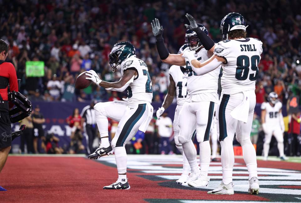 Miles Sanders and the Philadelphia Eagles are big favorites over the Washington Commanders in their NFL Week 10 game.