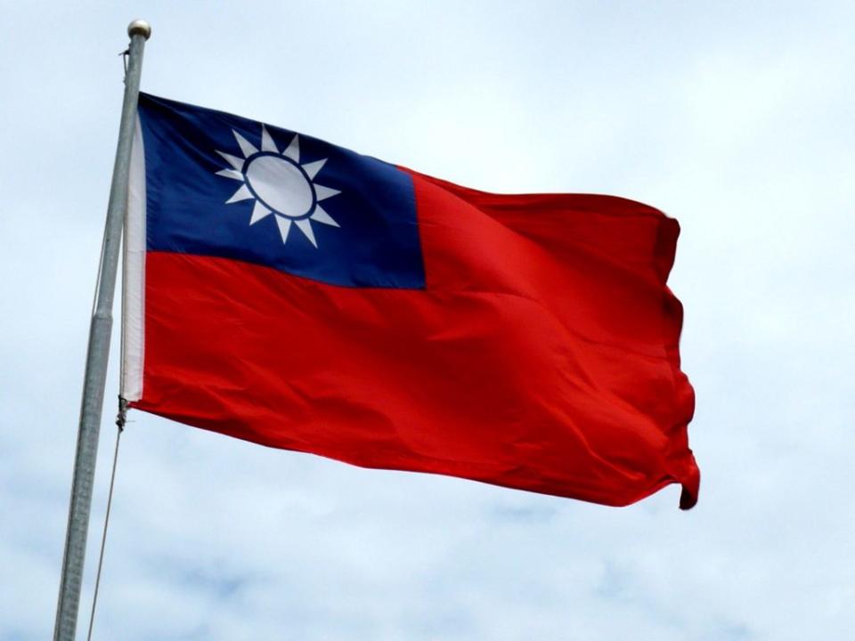 飄揚的中華民國國旗（Flying flag of the Republic of China）。照片：取自維基共享資源，http://ppt.cc/pc5GS