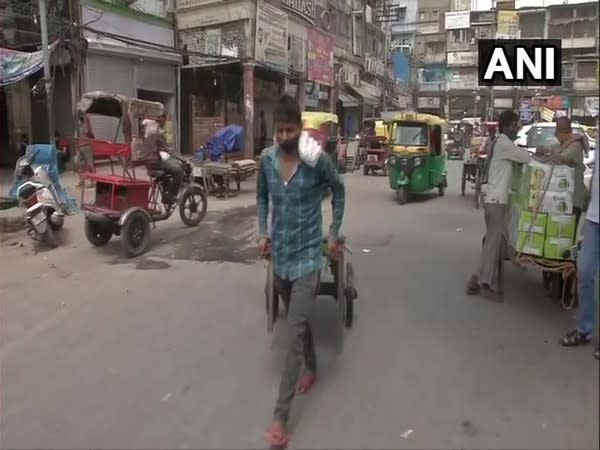 Daily wage workers of Delhi's Khari Baoli market are facing financial distress. (ANI)