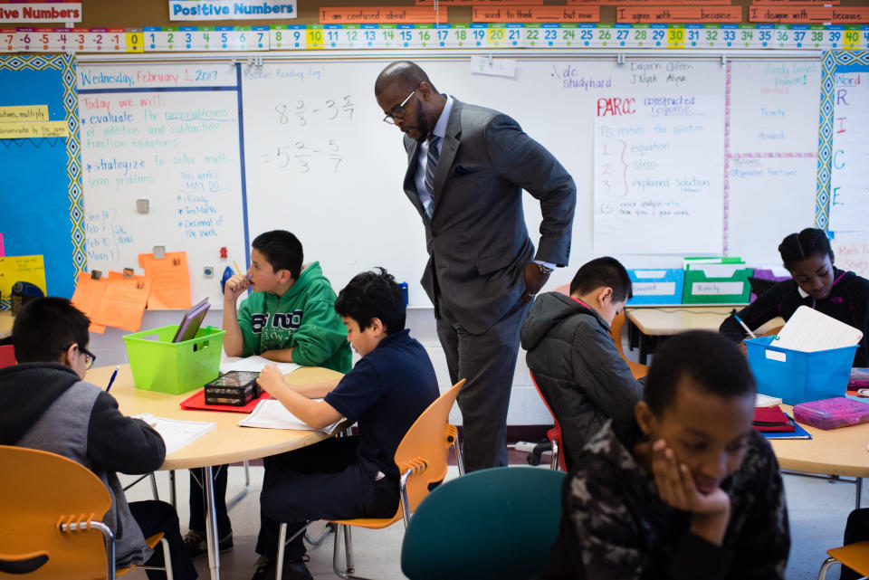 Antwan Wilson visits a fifth-grade math class at the Brightwood Education Campus in Washington, D.C.&nbsp;on&nbsp;Feb. 1, 2017. (Photo: The Washington Post via Getty Images)