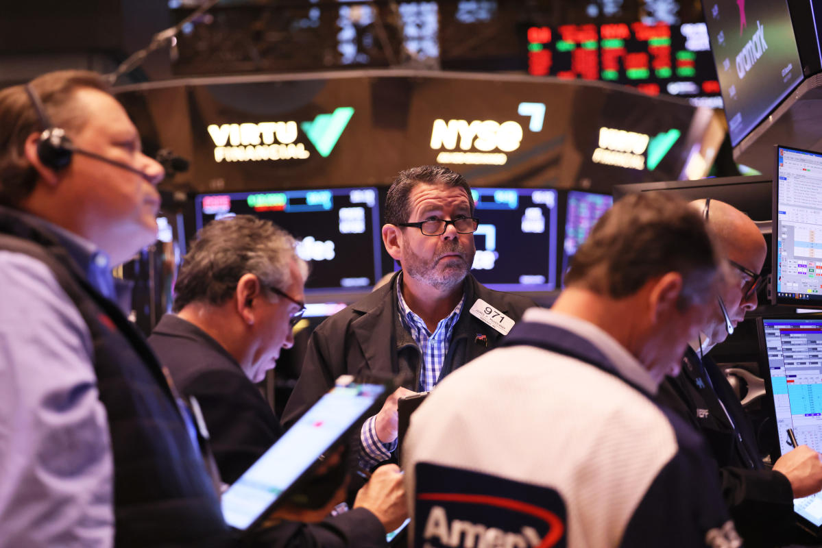 Stock Market Takes a Hit as Tech-Heavy Nasdaq Composite Leads Decline; Retailers' Earnings Mixed Results Boost and Dip Stock Prices