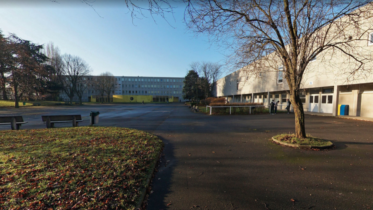 Au lycée Voillaume d’Aulnay-sous-Bois, les conditions de travail des élèves et du corps enseignants sont devenues extrêmes avec l’arrivée des températures glaciales.