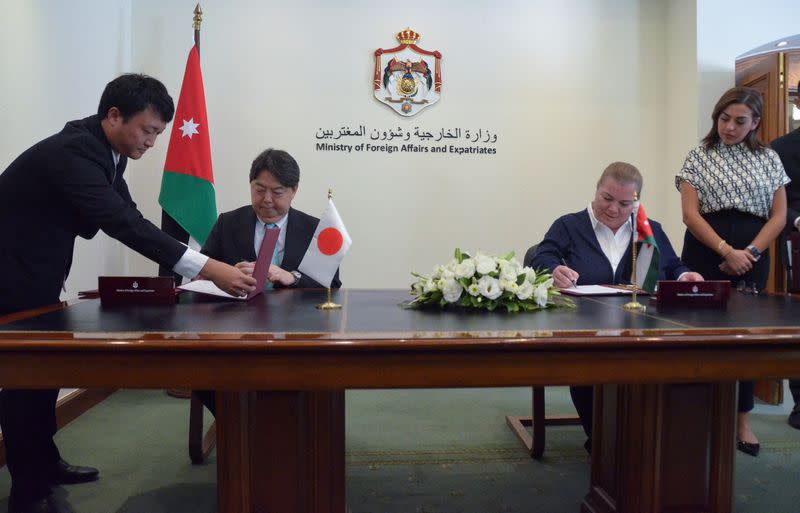 Japanese Foreign Minister Hayashi signs agreements in Amman