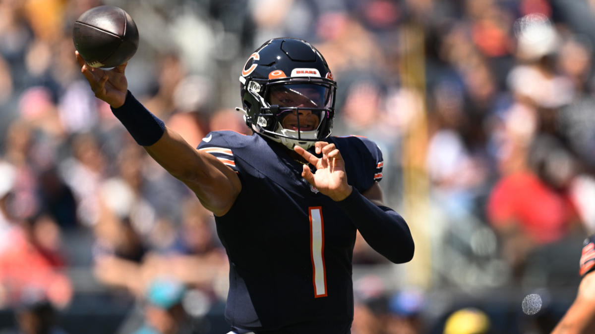 Justin Fields finally playing for Northwestern coach and Bears fan