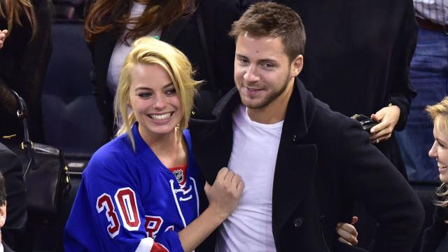 Margot Robbie looks adorable as she gets over-excited at ice hockey - Irish  Mirror Online