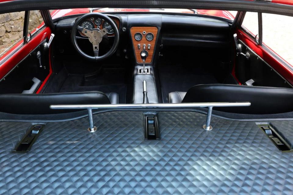 1965 de tomaso vallelunga interior