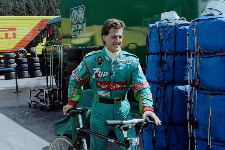Schumacher no conocía el circuito, una información que Weber le ocultó a Eddie Jordan; el alemán giró en una bicicleta para descubrir los secretos del emblemático circuito de Bélgica
