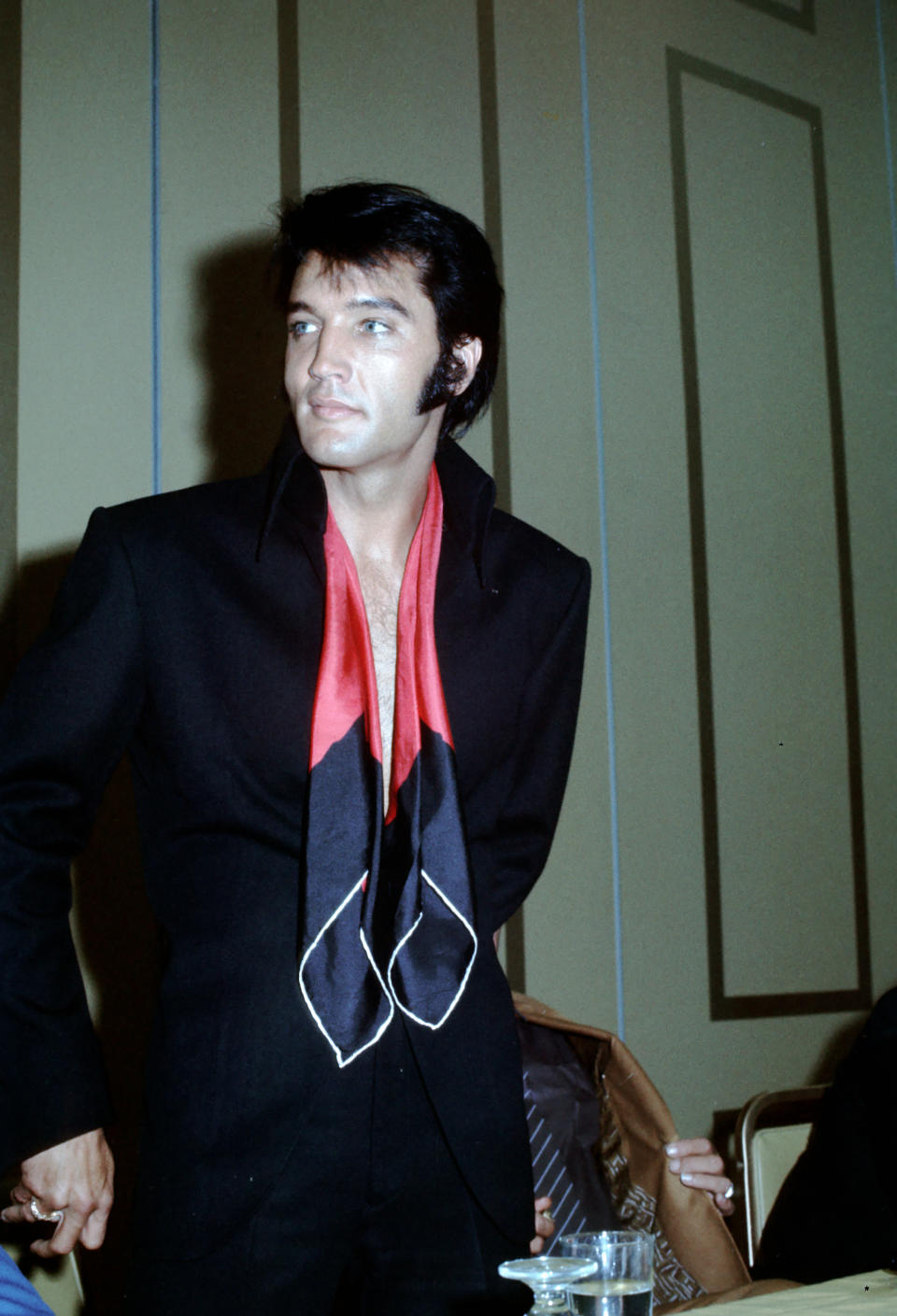 LAS VEGAS, NV - AUGUST 1:  Rock and roll musician Elvis Presley during a press conference after his first performance at the International Hotel in Las vegas, Nevada on August 1, 1969. (Photo by Michael Ochs Archives/Getty Images)   