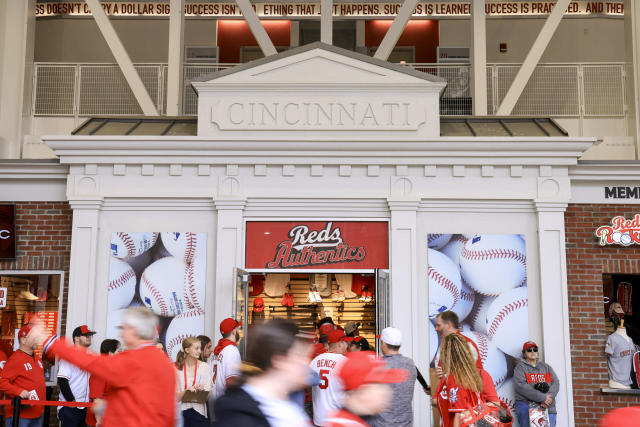 Joe Burrow throws first pitch to Zac Taylor on Reds' Opening Day