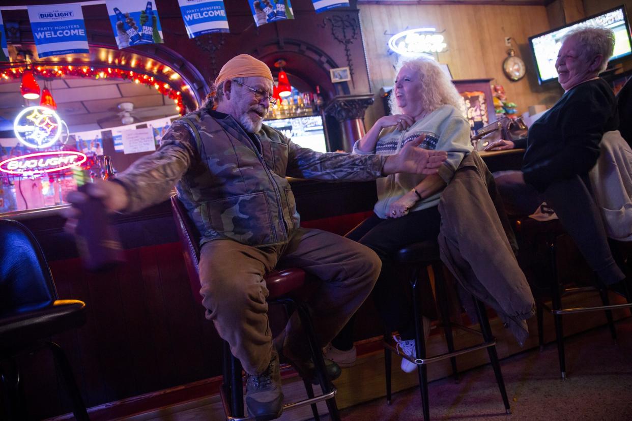 Gary Webster and Lynn Jackson at the Schultzen Club in Mingo Junction, OH. (Photo: Eric Thayer for Yahoo News)