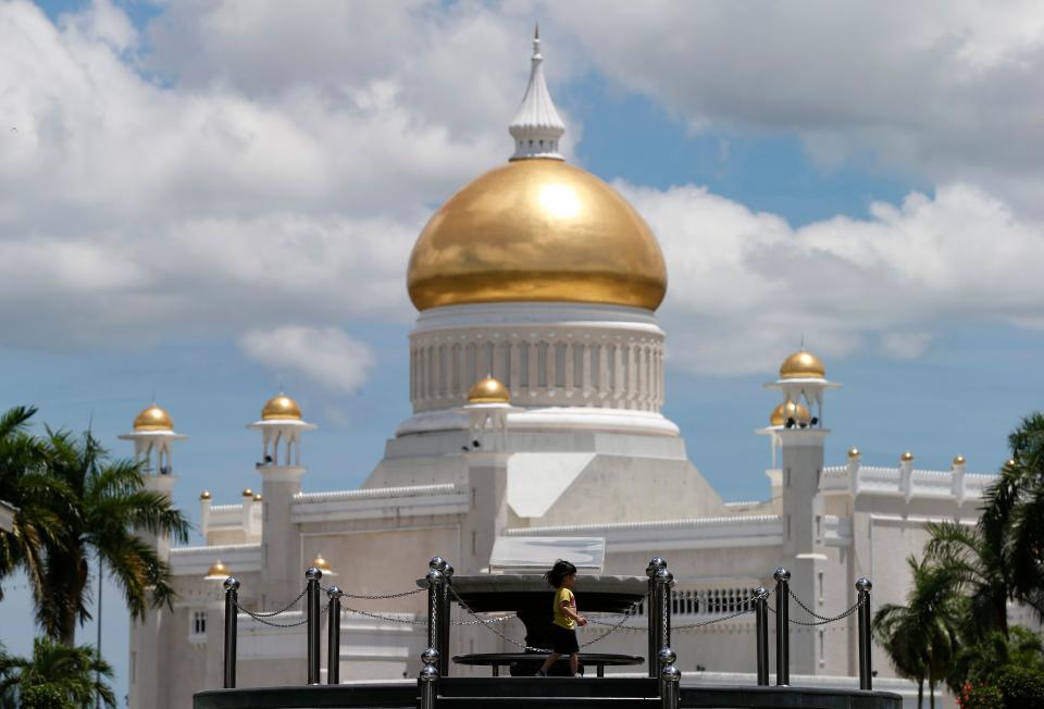 Sultan Omar Ali Saifuddien Mosque in Bandar Seri Begawan, Brunei.