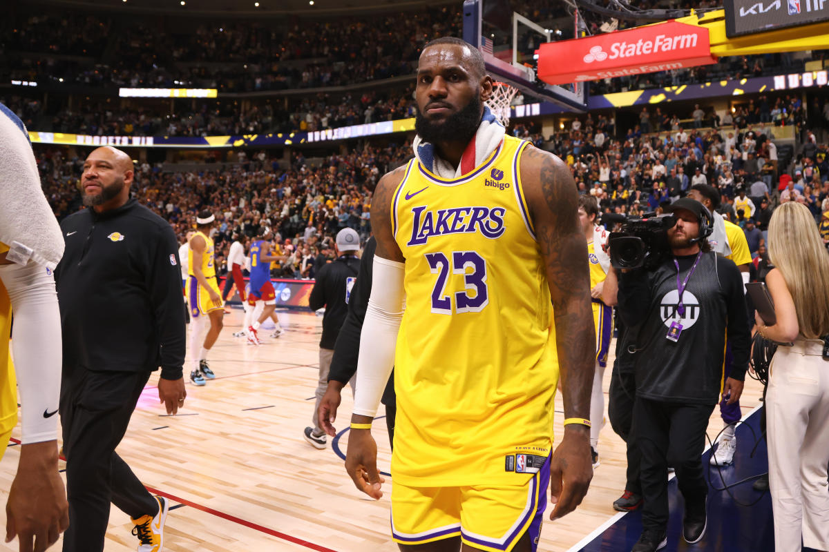 LeBron James mindössze 29 percet játszik a Lakers szezonnyitó veszteségében a „terheléskezelés” megoldásában