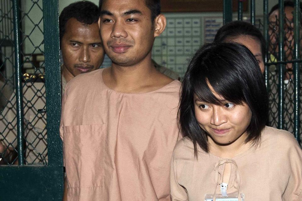 Patiwat Saraiyaem (front L), 23, and Porntip Mankong (R), 26, leave the Bangkok's Criminal Court after being sentenced on charges of lese majeste, February 23, 2015. Thailand on Monday sentenced Saraiyaem and Mankong to jail terms of 2-1/2 years for insulting royalty in a university play, amid a campaign by the ruling military junta to stamp out perceived insults to the monarchy. REUTERS/Athit Perawongmetha (THAILAND - Tags: POLITICS CRIME LAW)