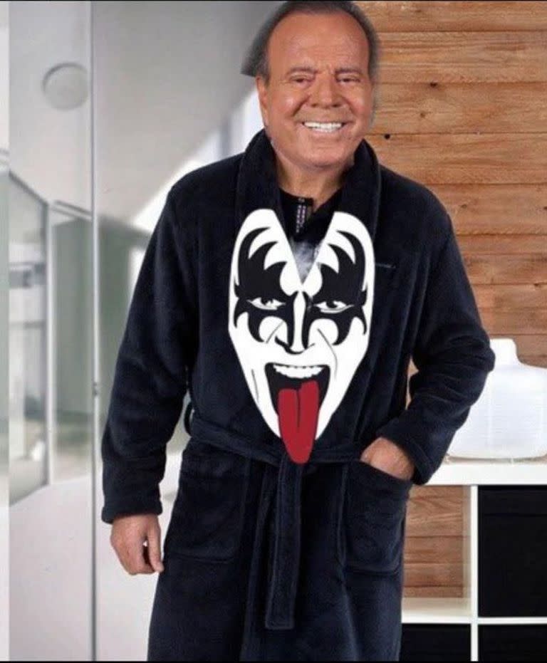 La imagen de Julio Iglesias con una bata que representa al grupo Kiss que compartió un usuario en Twitter.