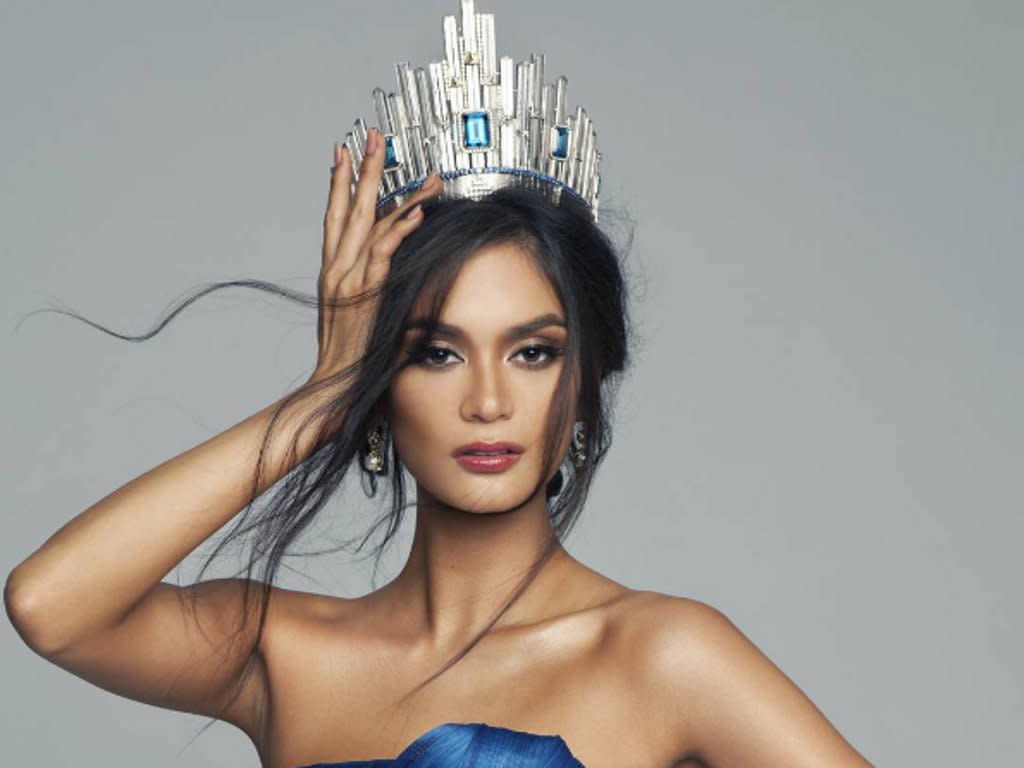 Pia Wurtzbach travels in style with a designer bag