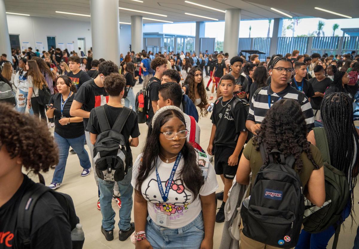 Back to school Palm Beach County students brave the heat on the first